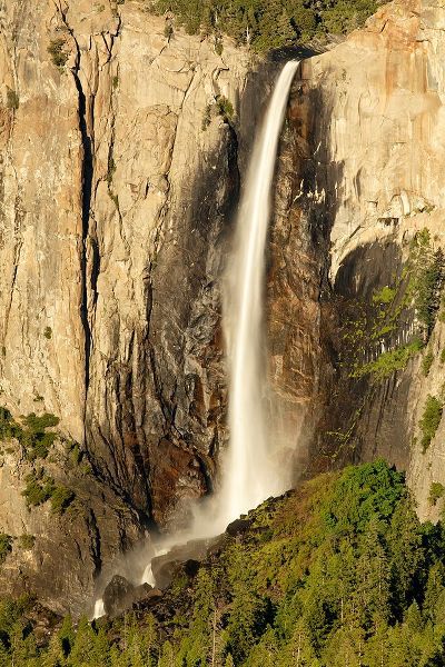 Jones, Adam 아티스트의 Bridalveil Fall-Yosemite National Park-California작품입니다.